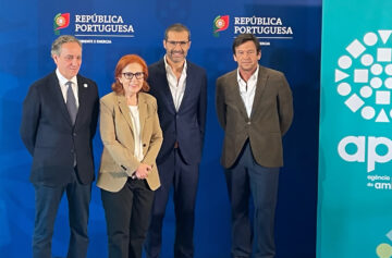 José Pimenta Machado, Maria da Graça Carvalho, Duarte Durão e Filipe Teotónio Pereira, na cerimónia de assinatura da campanha.