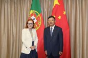 Maria da Graça Carvalho em reunião com o ministro Huang Runqiu | Foto: Linkedin do Ministério do Ambiente e Energia