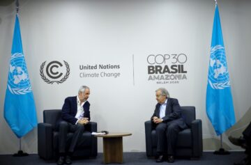 Presidente da COP 30, André Corrêa do Lago, em conversa com António Guterres, secretário-geral das Nações Unidas | Foto de Ueslei Marcelino/COP30