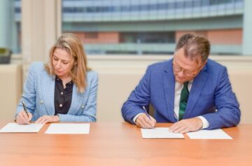 Sama Bilbao y León (WNA) e Lars van Dassen  (WINS) a assinarem o Memorando de Entendimento | Foto: LinkedIn