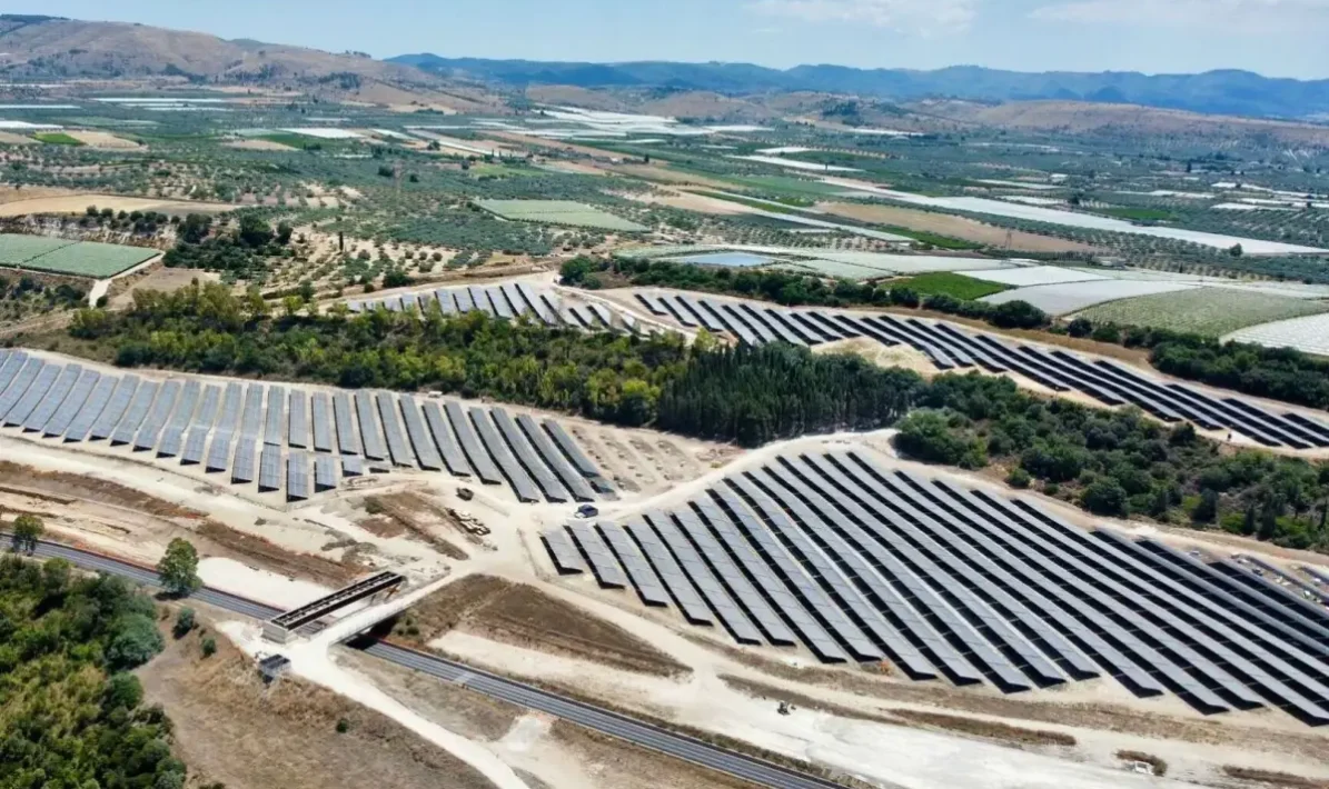 Central solar de grande escala em Chiaramonte Gulfi | Foto: EDP
