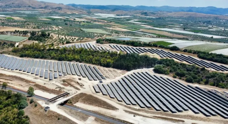 Central solar de grande escala em Chiaramonte Gulfi | Foto: EDP