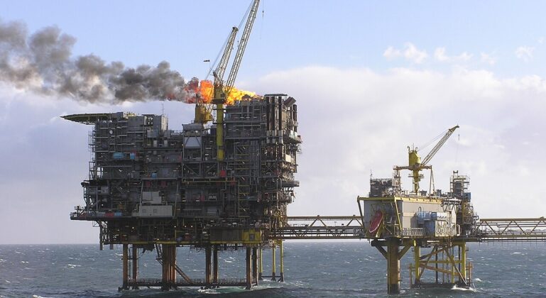Plataforma petrolifera Tyra no Mar do Nort | Foto:  Tom Jervis/Wikimedia