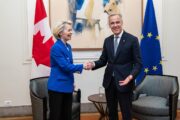 Ursula von Der Leyen, presidente da CE, com o primeiro-ministro do Canadá, Mark Carney | Foto: Wikimedia