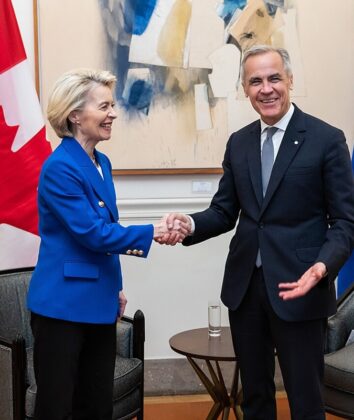Ursula von Der Leyen, presidente da CE, com o primeiro-ministro do Canadá, Mark Carney | Foto: Wikimedia