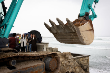 Ministra do Ambiente e Energia em visita à praia de Moledo, Caminha. | Foto: Sara Matos / MAEn