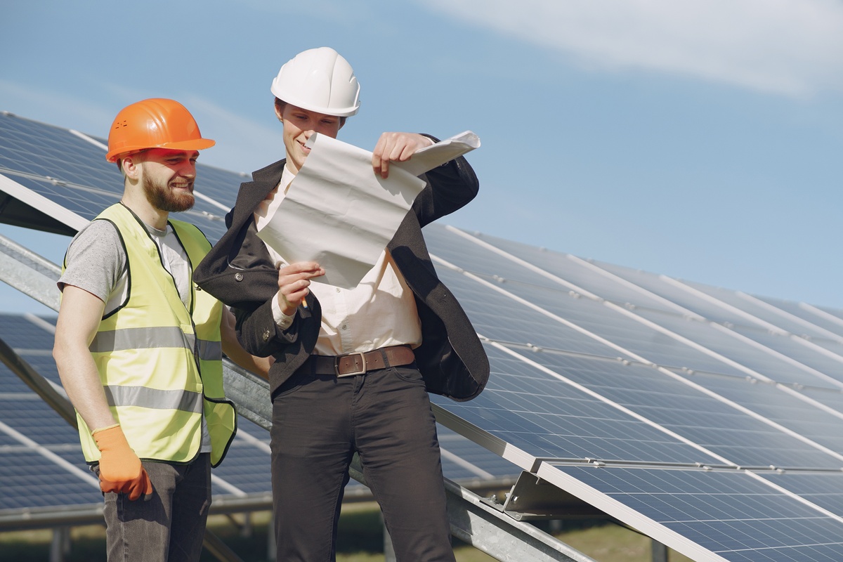 Escassez de trabalhadores qualificados ameaça crescimento da energia limpa na União Europeia
